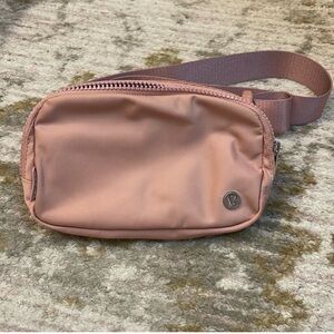 Lululemon belt bag new without tag